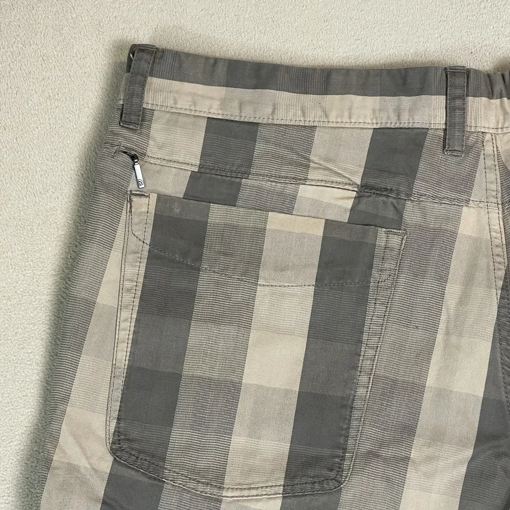 The North Face Shorts Mens 38 Plaid Grey Tan Regular EUC